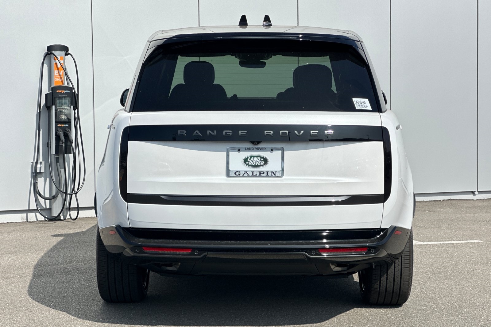 2025 Land Rover Range Rover SE photo 3