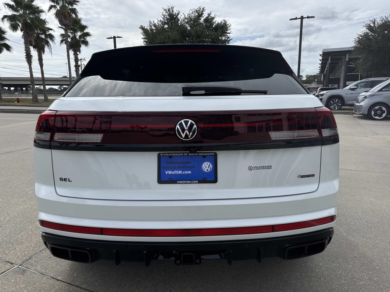 2026 Volkswagen Atlas Cross Sport SEL R-Line photo 4