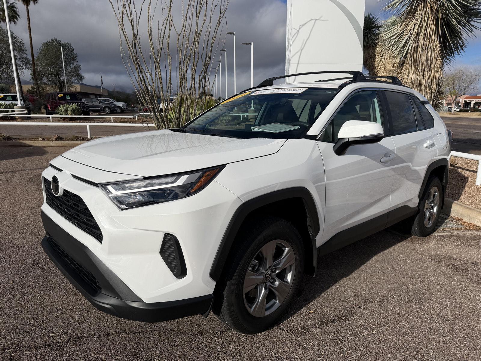 2024 Toyota RAV4 XLE's photo