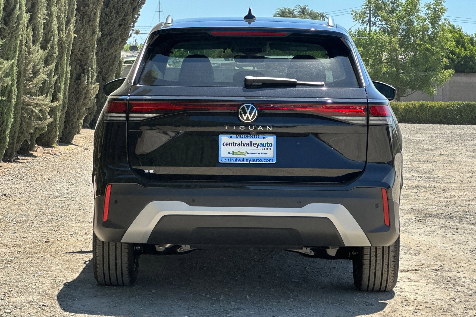 2025 Volkswagen Tiguan SE photo 3