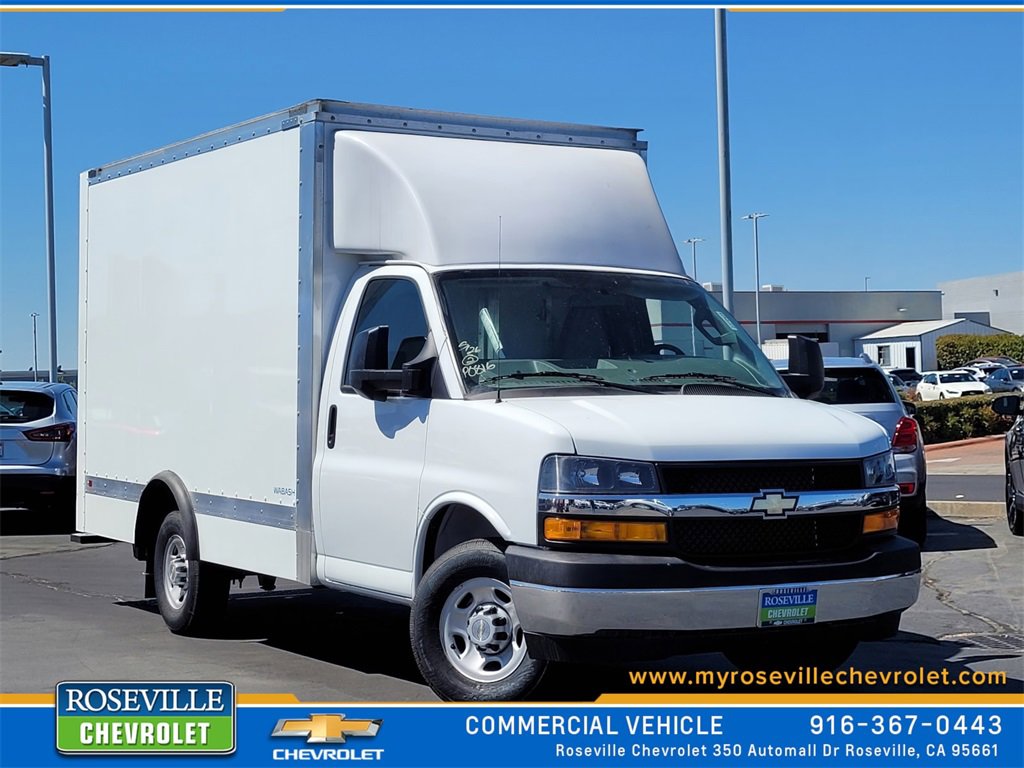 2023 Chevrolet Express Cutaway Base's photo