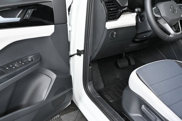 2025 Volkswagen Taos S photo 6