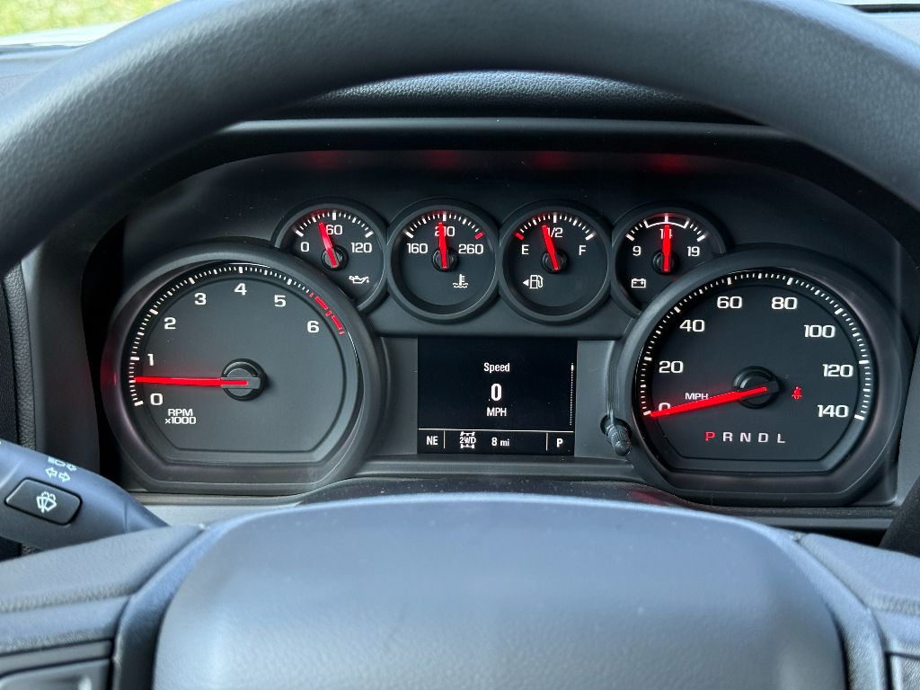 2025 Chevrolet Silverado 2500HD Custom photo 2