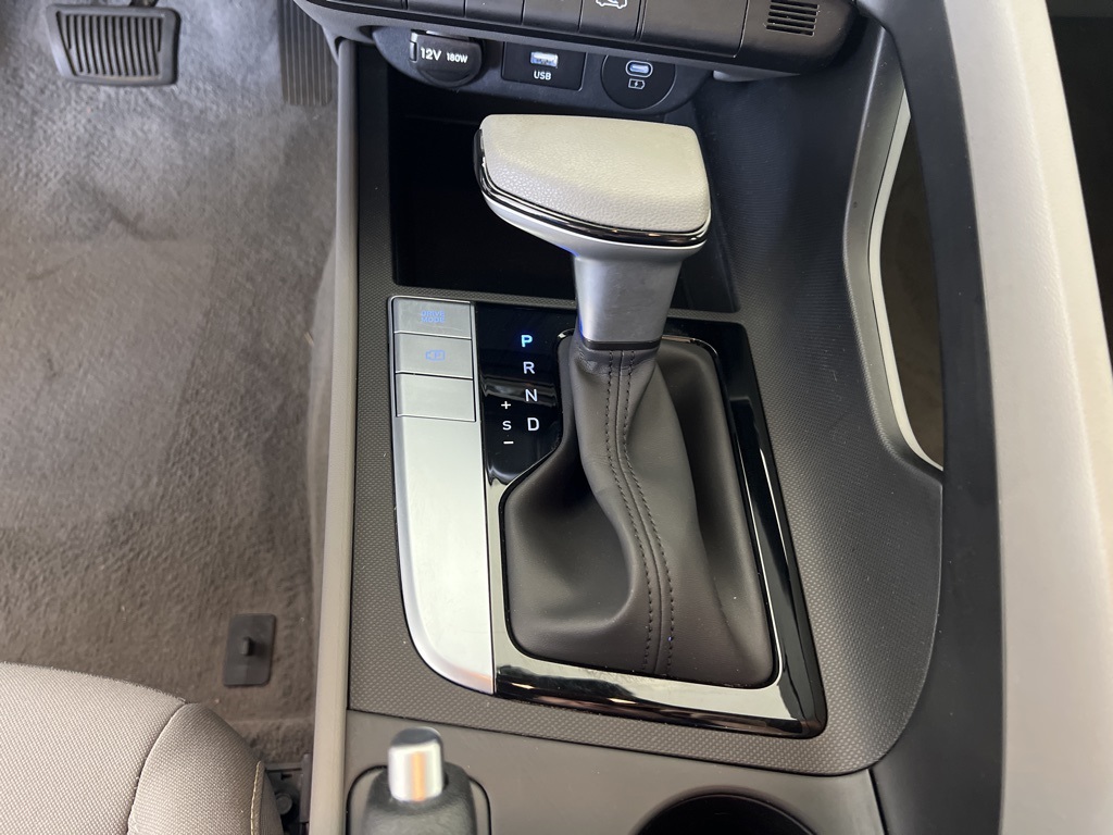 2024 Hyundai Elantra SEL photo 21