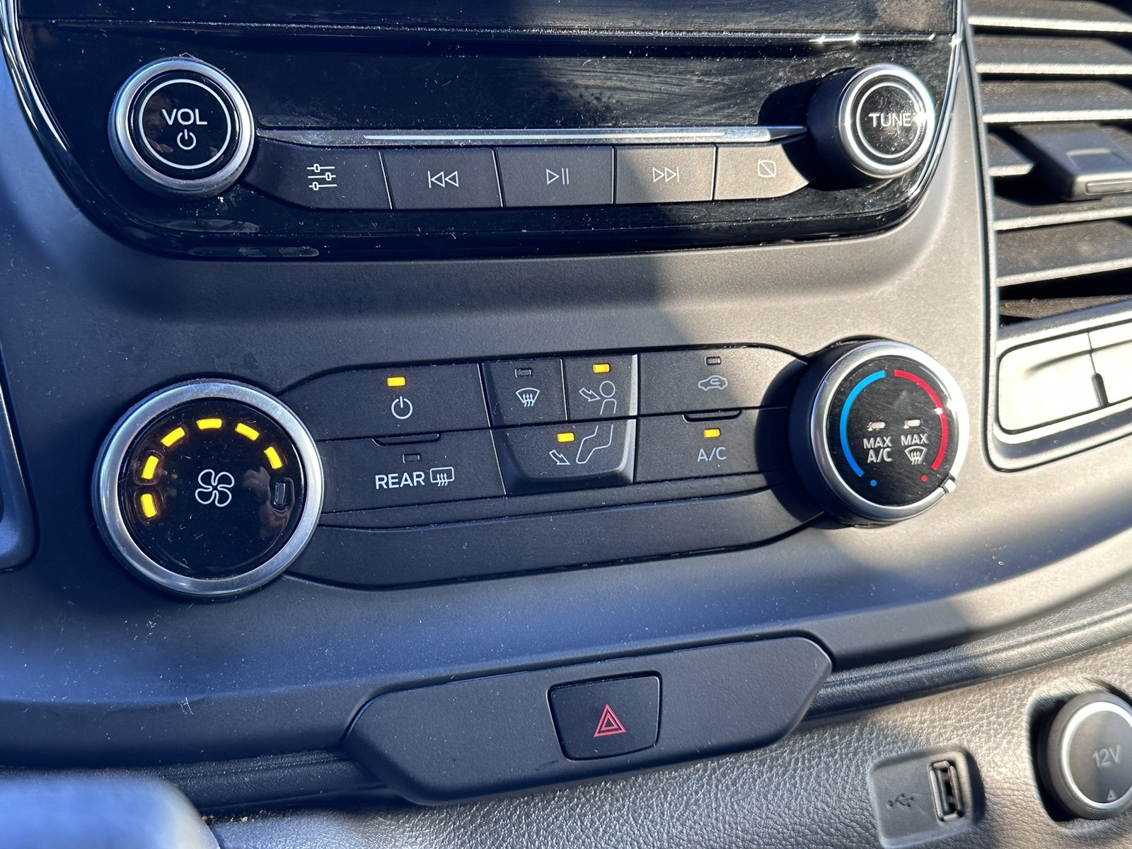 2021 Ford Transit Passenger XLT photo 26
