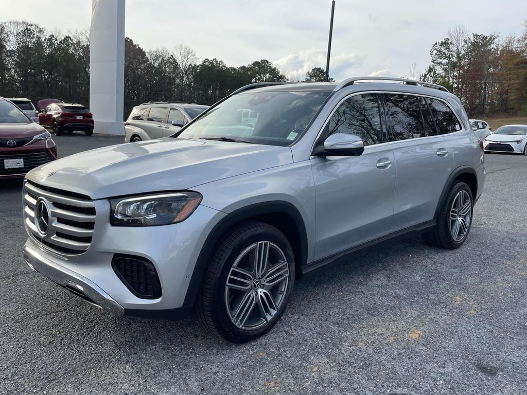 2024 Mercedes Benz GLS 450 4MATIC photo 4
