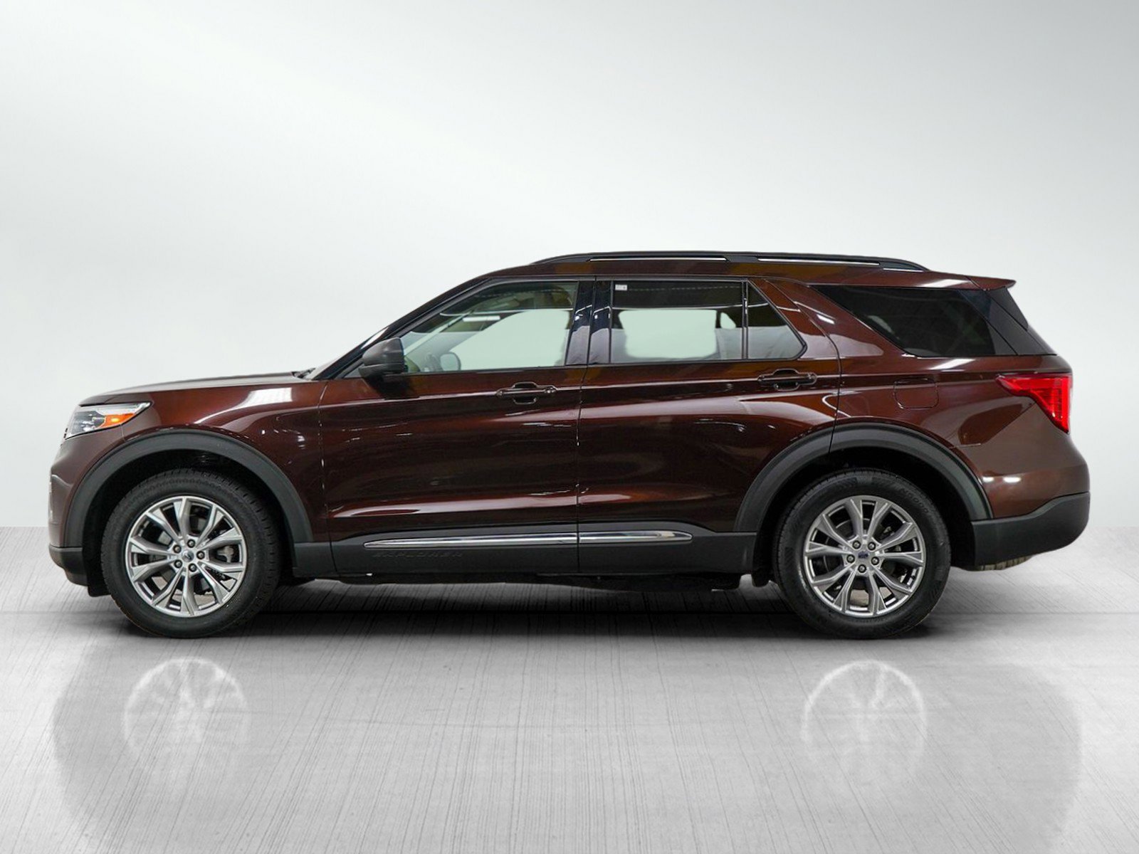 Used 2020 Ford Explorer XLT with VIN 1FMSK8DHXLGA32639 for sale in Burnsville, Minnesota