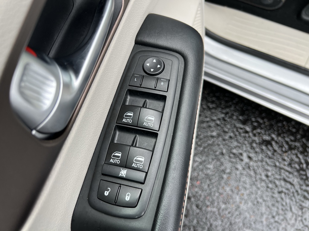2017 Chrysler Pacifica Touring Plus photo 11