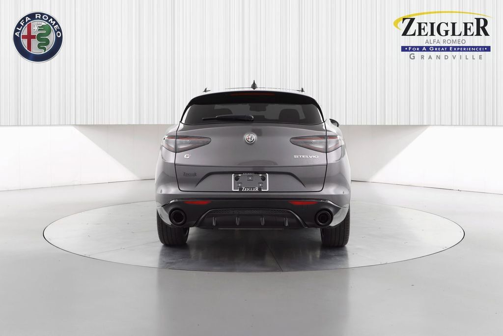 2025 Alfa Romeo Stelvio Sprint Base photo 4