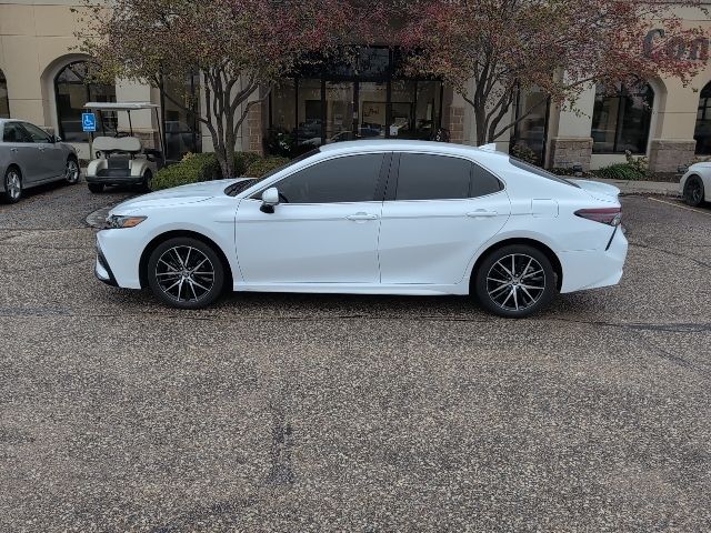 2024 Toyota Camry SE photo 2