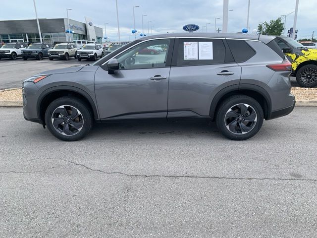 2024 Nissan Rogue SV photo 4