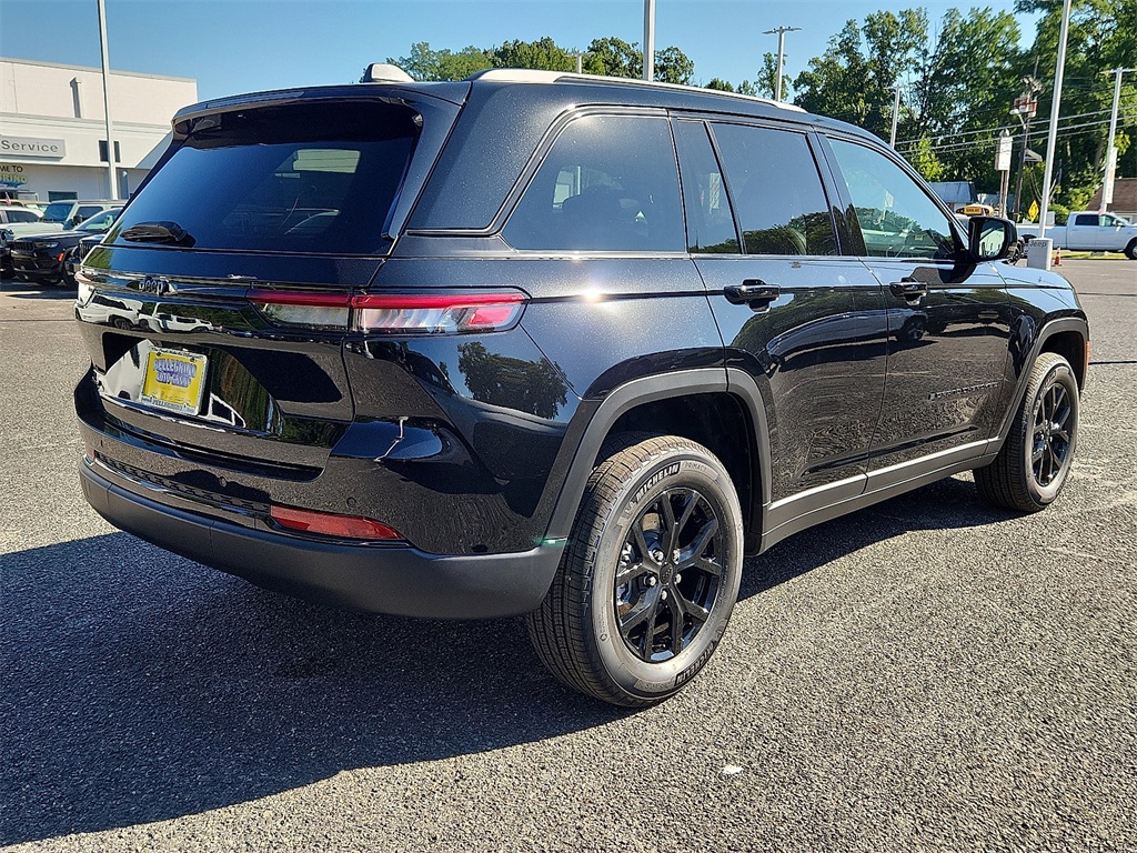 2025 Jeep Grand Cherokee Altitude photo 4