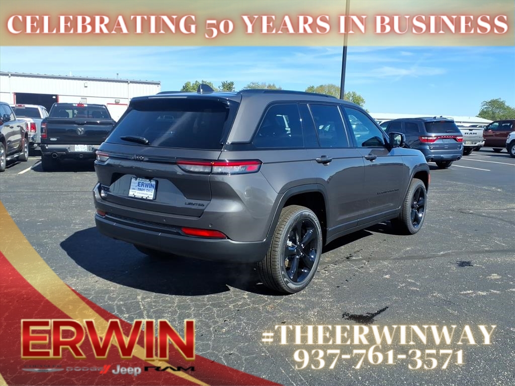 2025 Jeep Grand Cherokee Limited photo 3