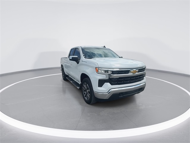 2024 Chevrolet Silverado 1500 LT photo 3