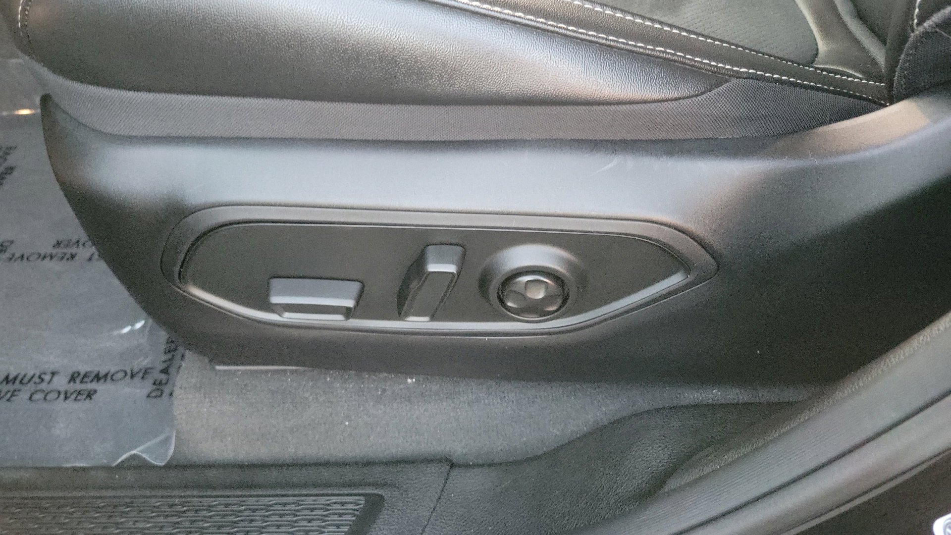 Used 2025 Diamond Black Crystal Pearlcoat Jeep Altitude X image 16