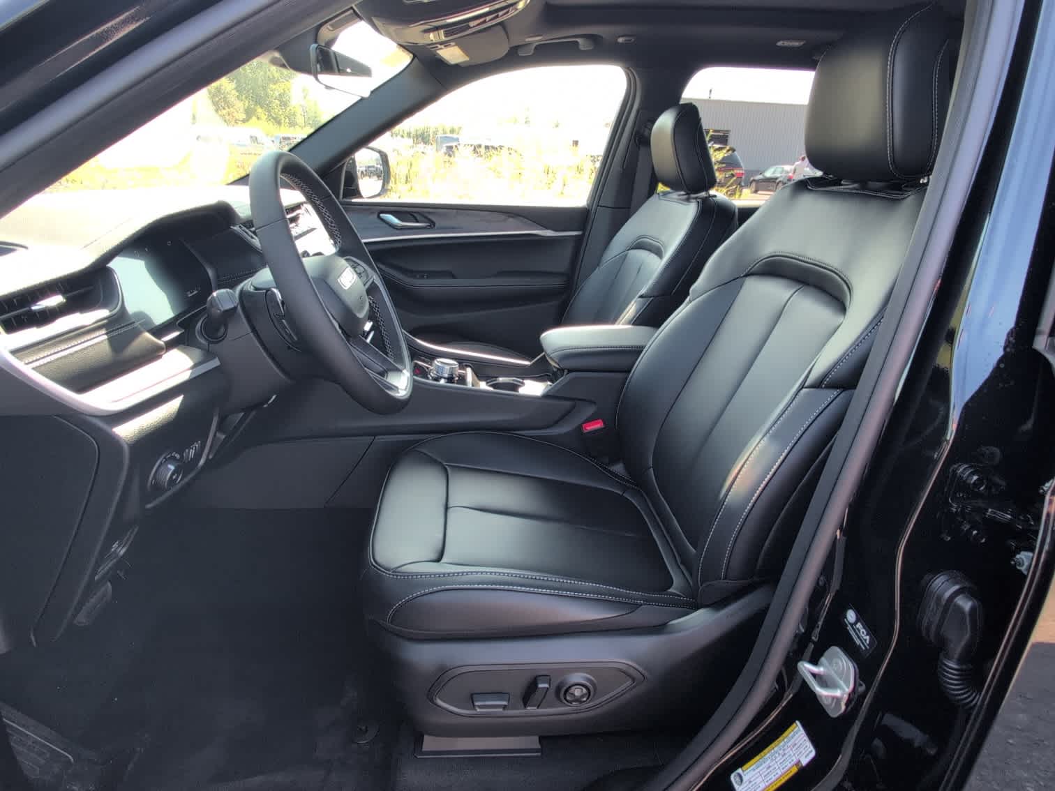 2025 Jeep Grand Cherokee Limited photo 13