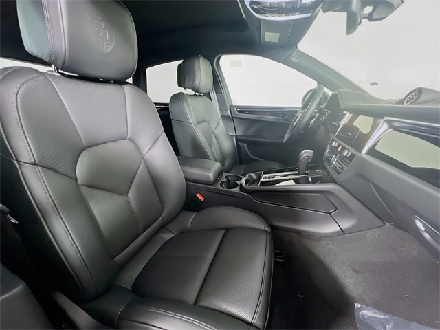 2025 Porsche Macan S photo 29