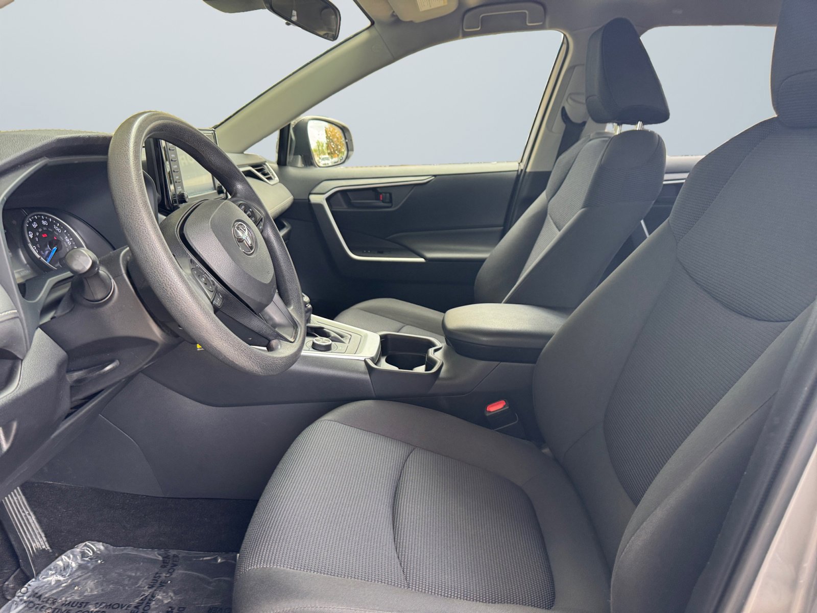 2019 Toyota RAV4 LE photo 9