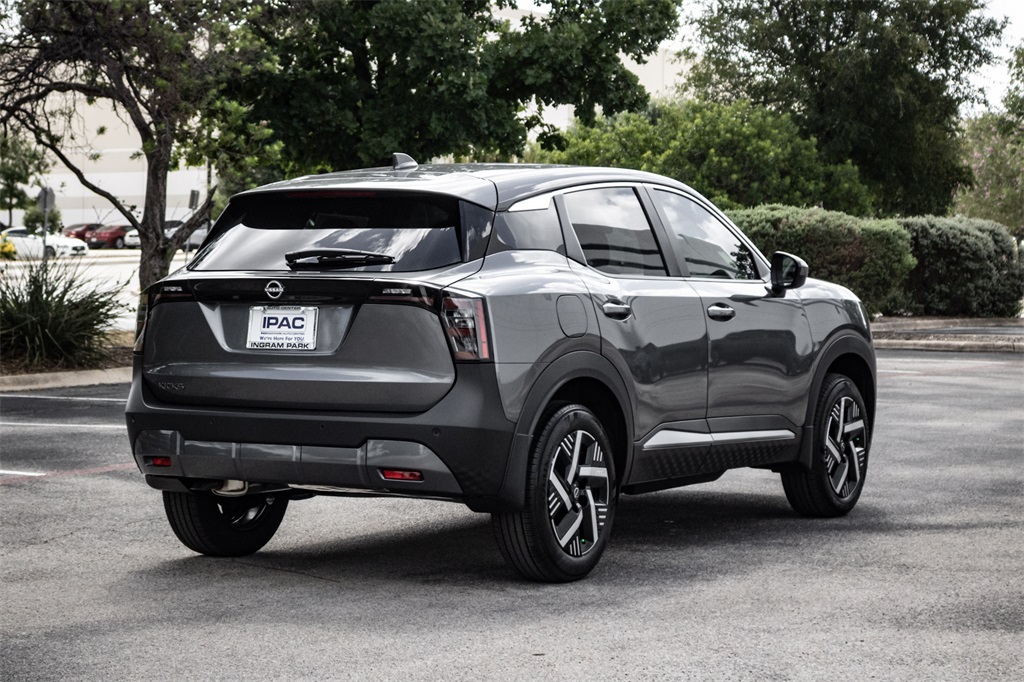2025 Nissan Kicks SV photo 4