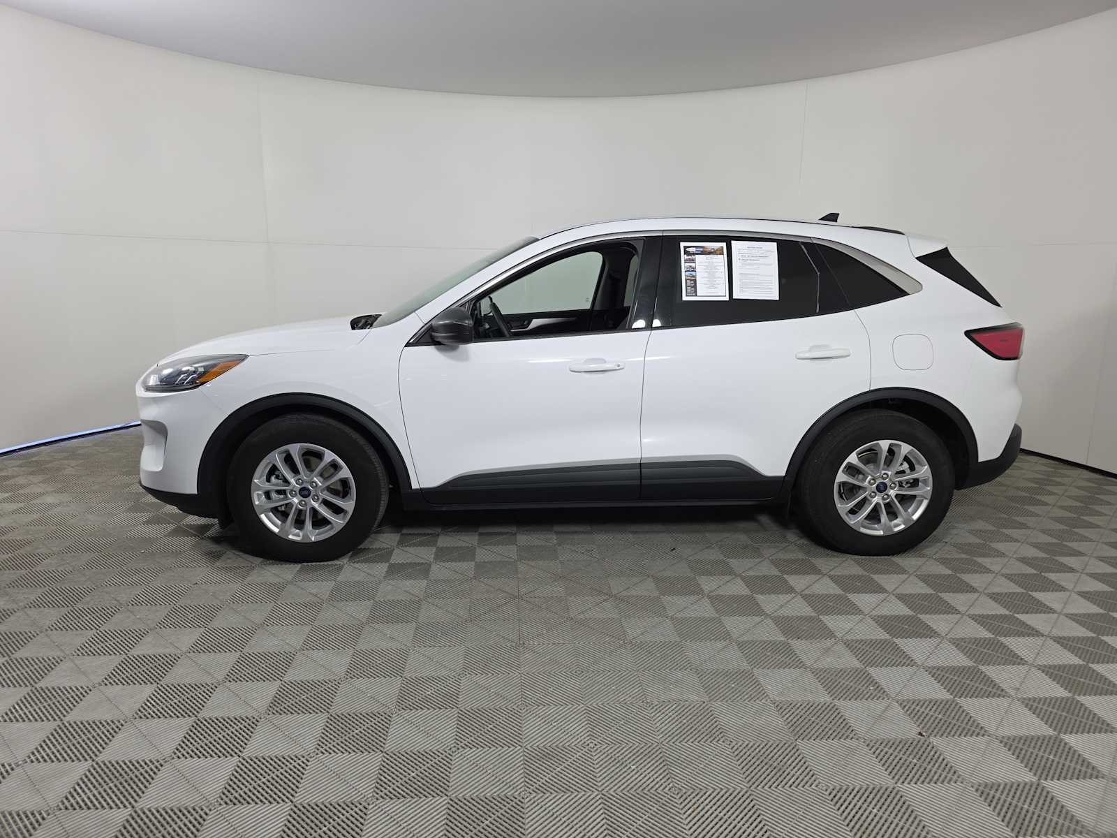 2022 Ford Escape SE photo 3