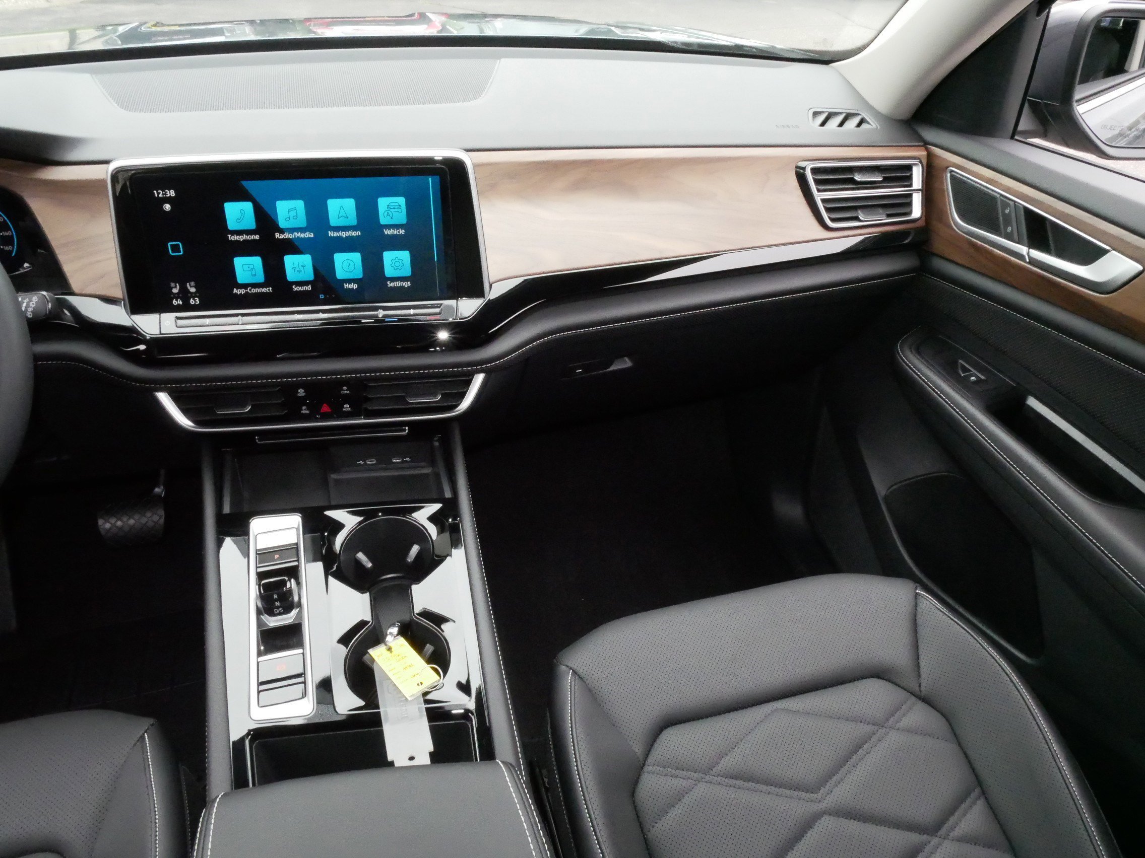 2024 Volkswagen Atlas SE Technology photo 11