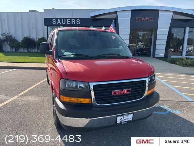 2024 GMC Savana Passenger LT's photo