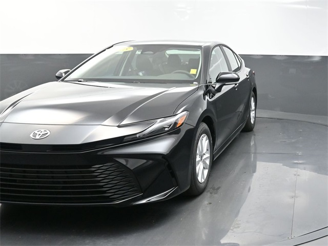 2025 Toyota Camry LE's photo
