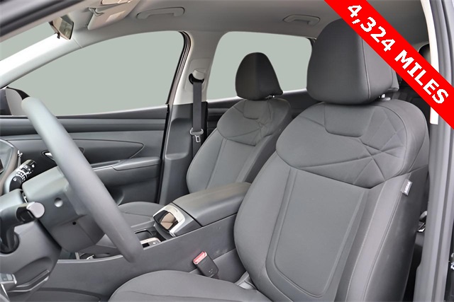 2025 Hyundai Tucson SE photo 3