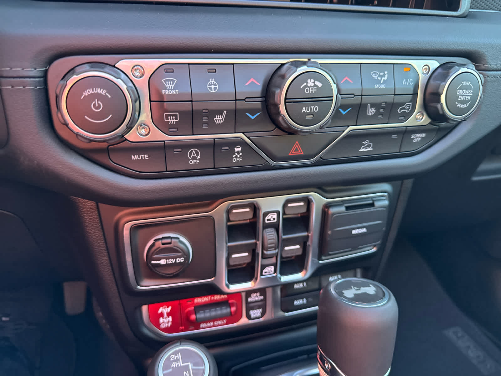2025 Jeep Wrangler Rubicon photo 32