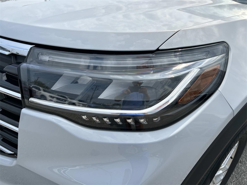 2025 Ford Explorer photo 10