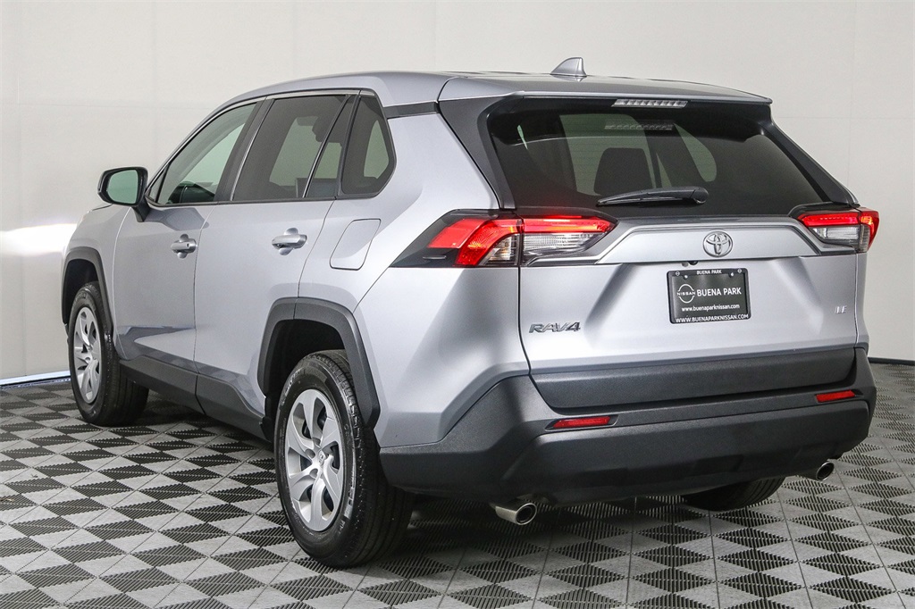 2023 Toyota RAV4 LE photo 4