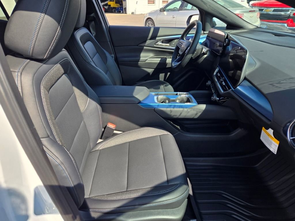 2026 Chevrolet Equinox EV 1LT photo 4