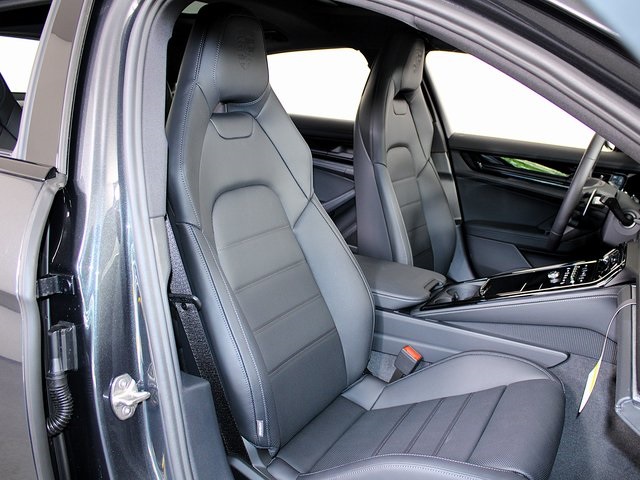 2025 Porsche Panamera 4 photo 28