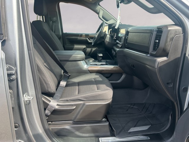 2025 Chevrolet Silverado 1500 LT photo 14