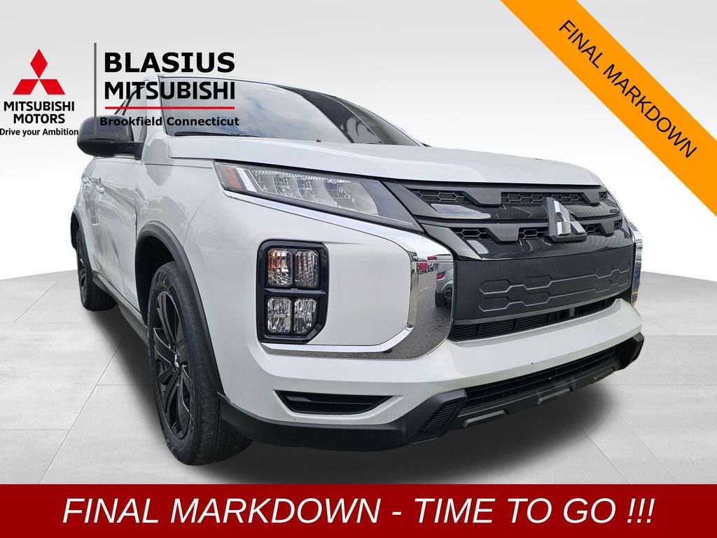 2022 Mitsubishi Outlander Sport LE's photo