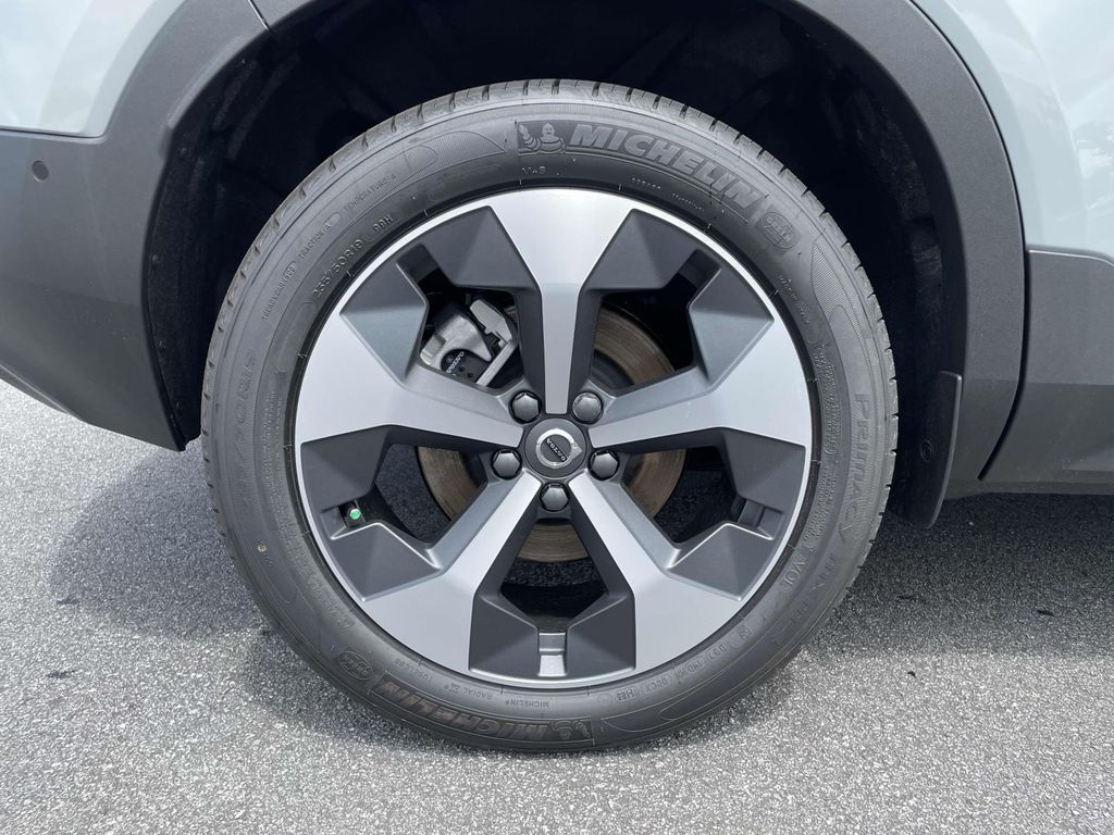 2026 Volvo XC40 AWD Plus photo 30