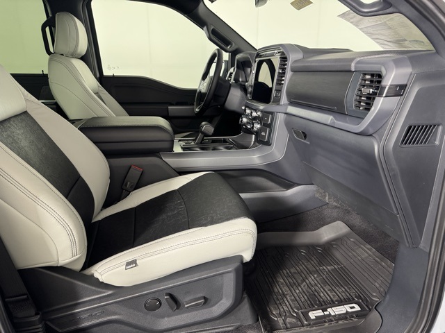 2025 Ford F-150 XLT photo 13