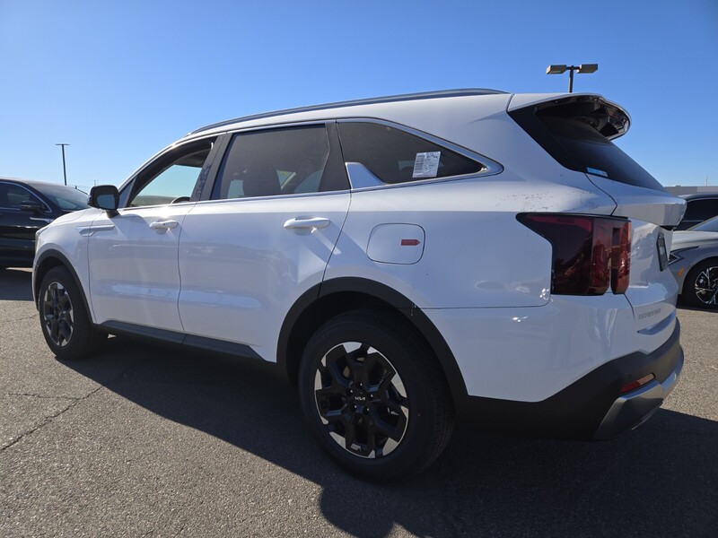 2025 Kia Sorento S photo 3