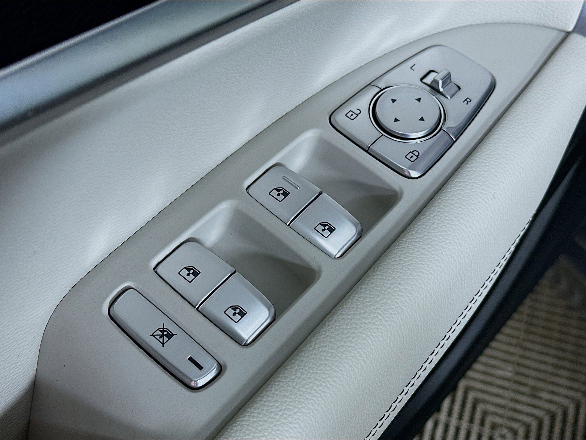 2025 Genesis G70 2.5T photo 17