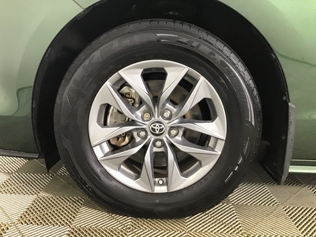 2021 Toyota Sienna XLE photo 24