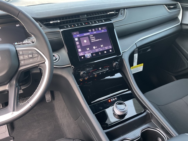 2025 Jeep Grand Cherokee Laredo X photo 18