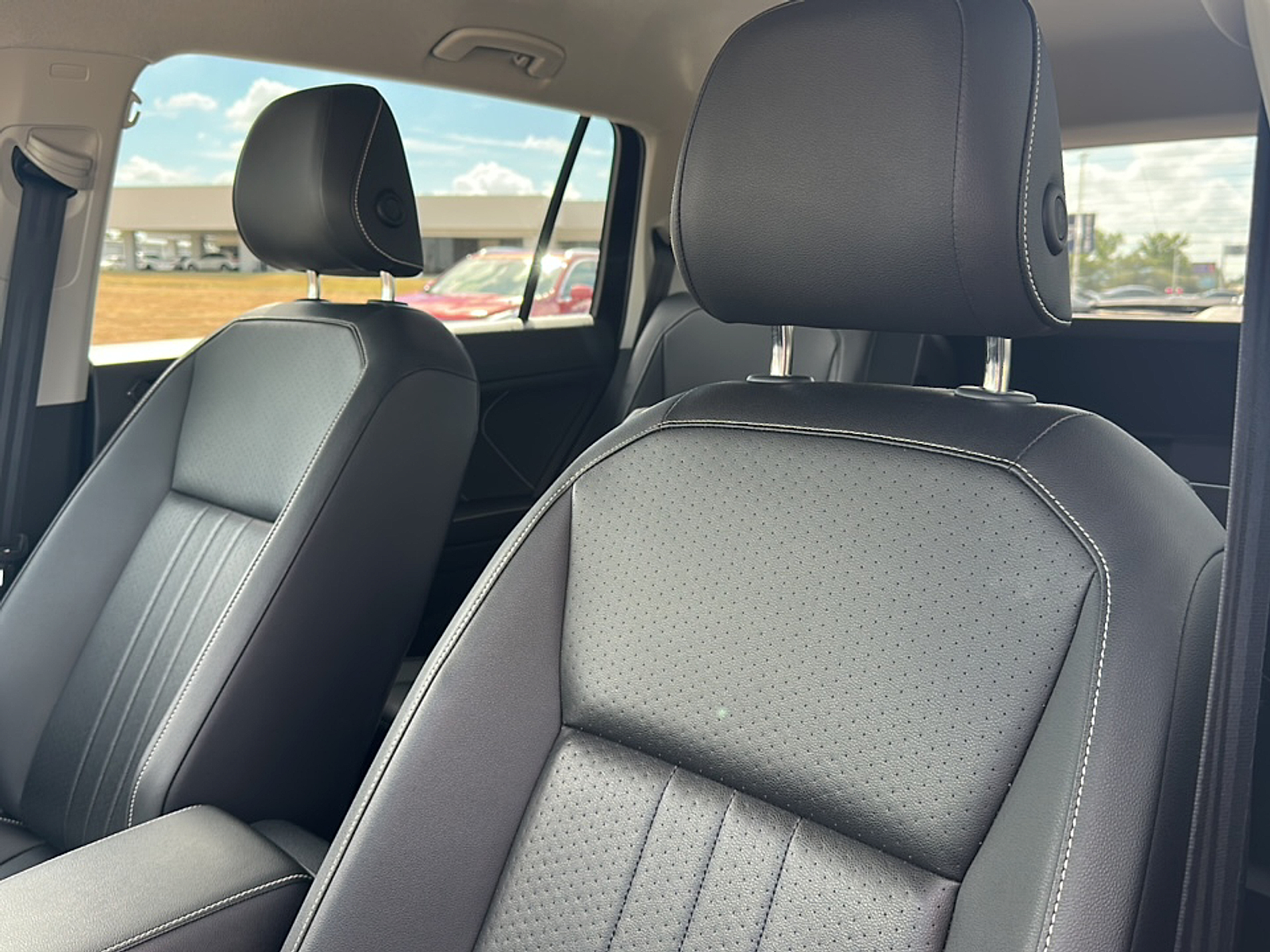 2022 Volkswagen Tiguan SE photo 2