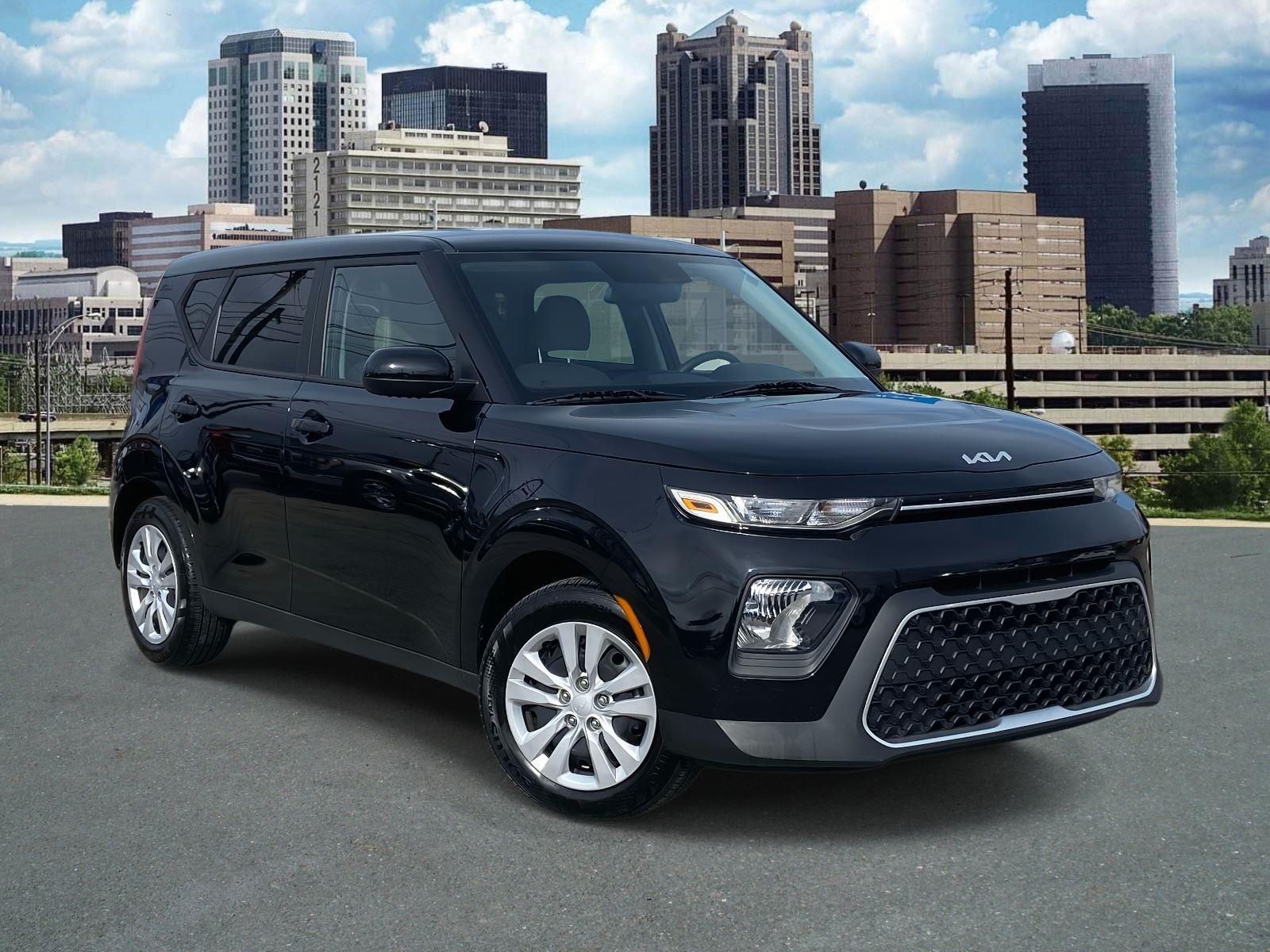 2022 Kia Soul LX's photo