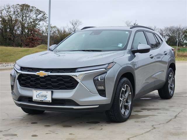 2024 Chevrolet Trax LT photo 3