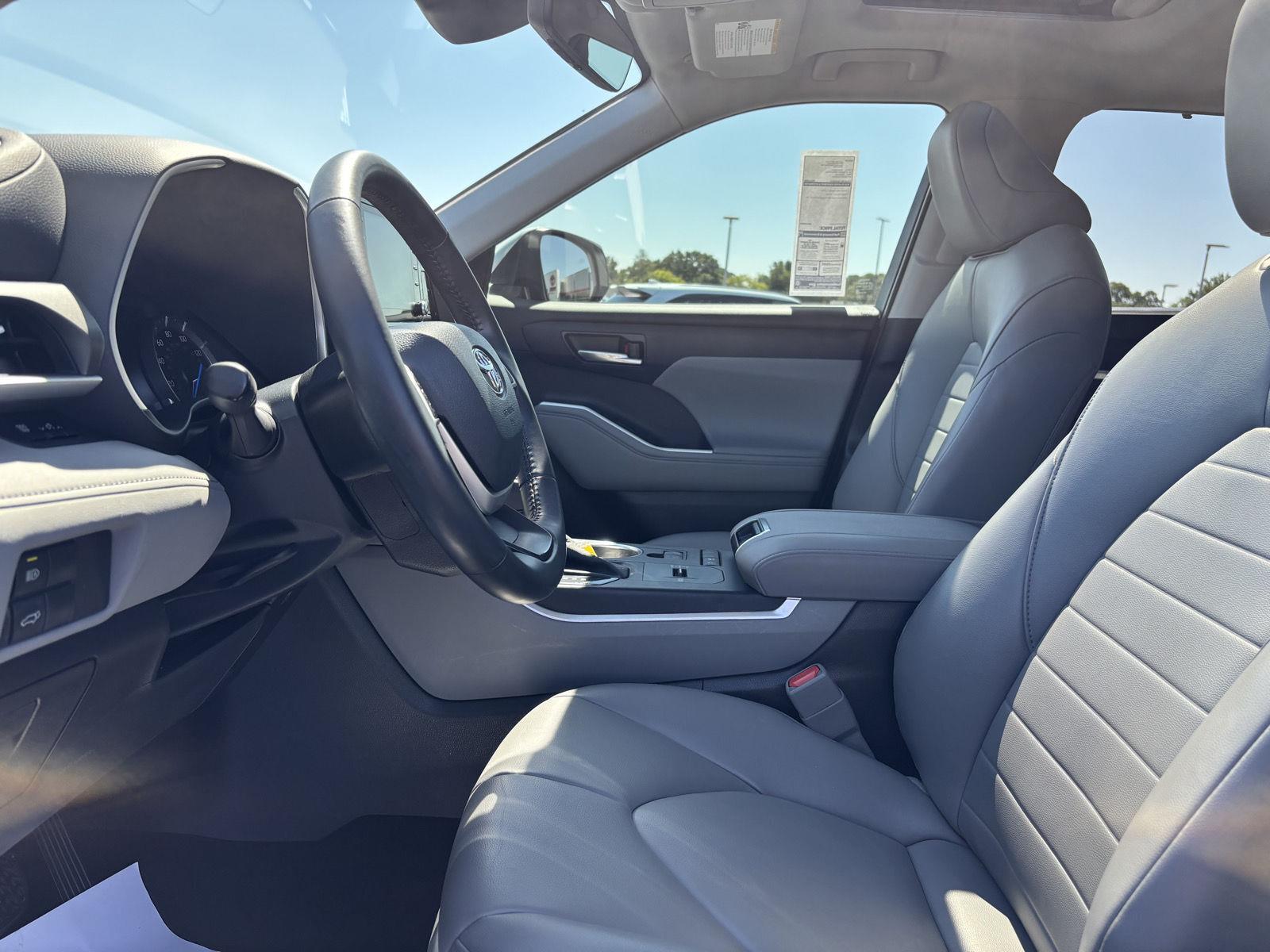 2022 Toyota Highlander Hybrid XLE photo 15