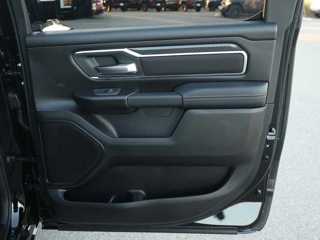 New 2026 Diamond Black Crystal Pearl-Coat Exterior Paint RAM Big Horn/Lone Star image 17