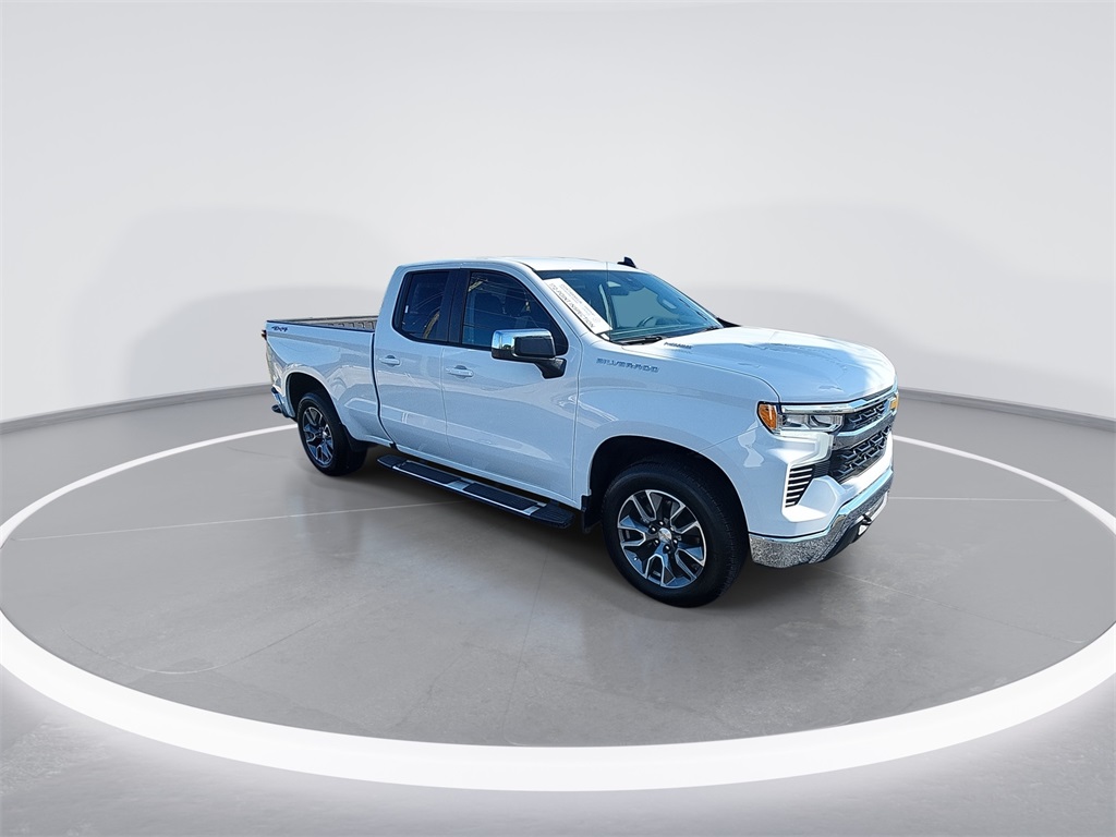 2024 Chevrolet Silverado 1500 LT photo 2