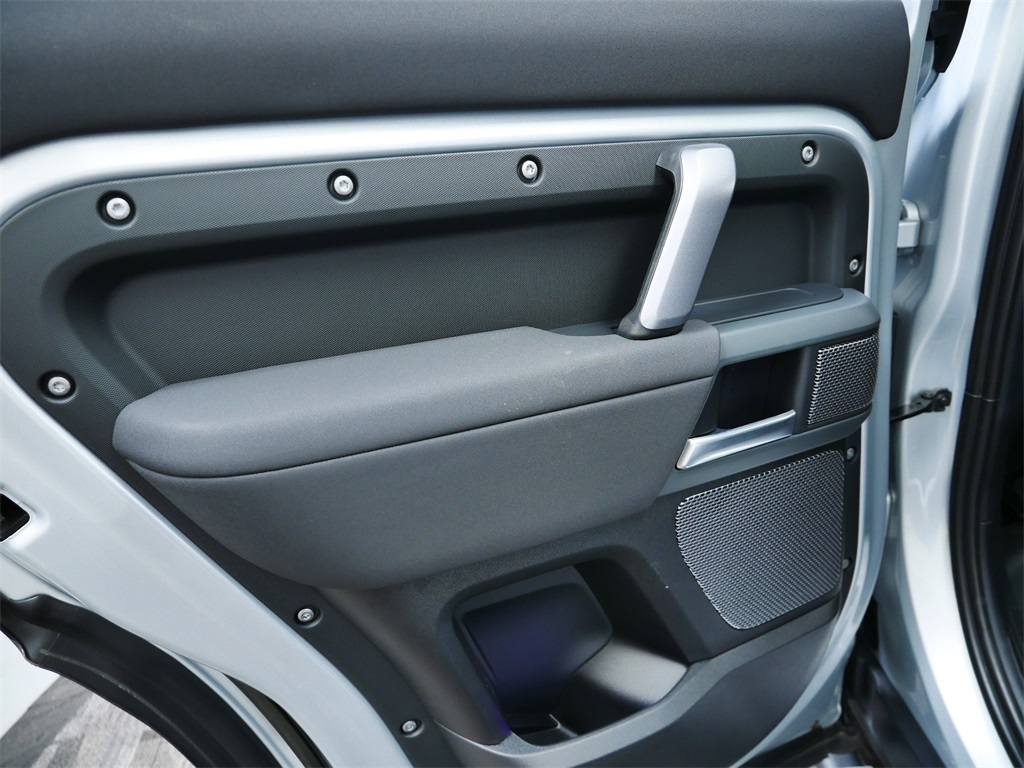 2023 Land Rover Defender 110 X-Dynamic SE photo 14