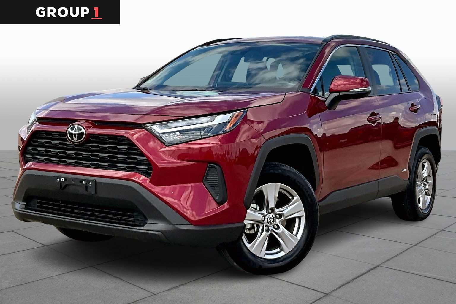 2025 Toyota RAV4 XLE's photo