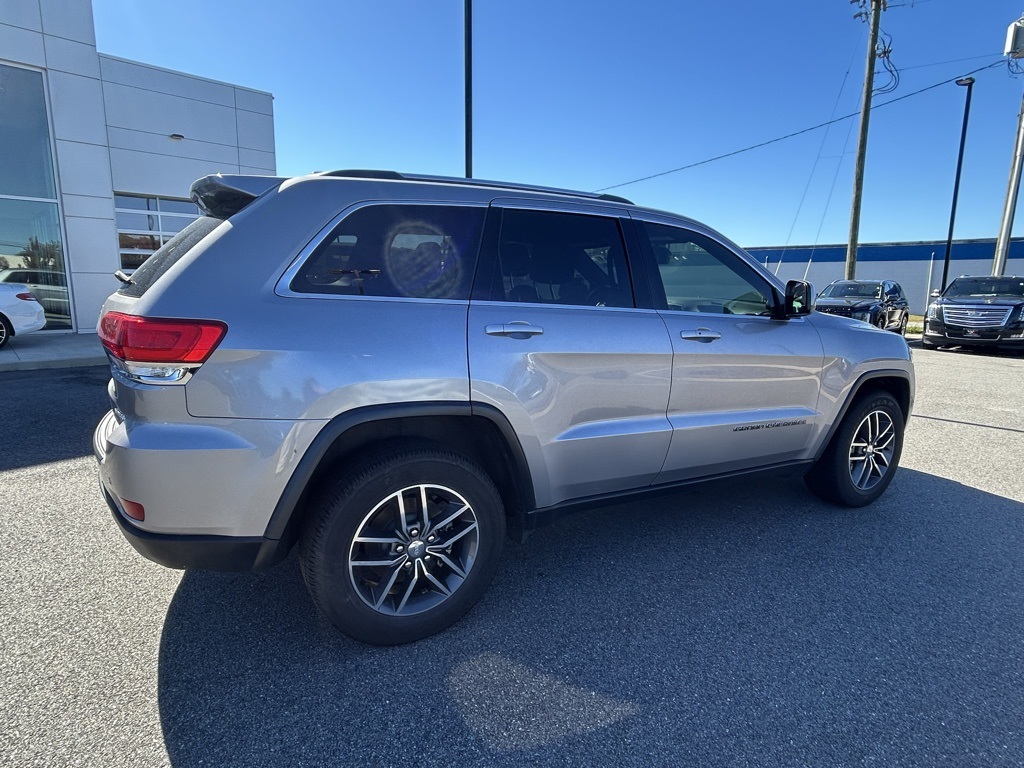 2018 Jeep Grand Cherokee Laredo E photo 2